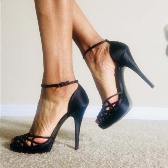 Moda Women’s Shoes - Picture 2 of 6